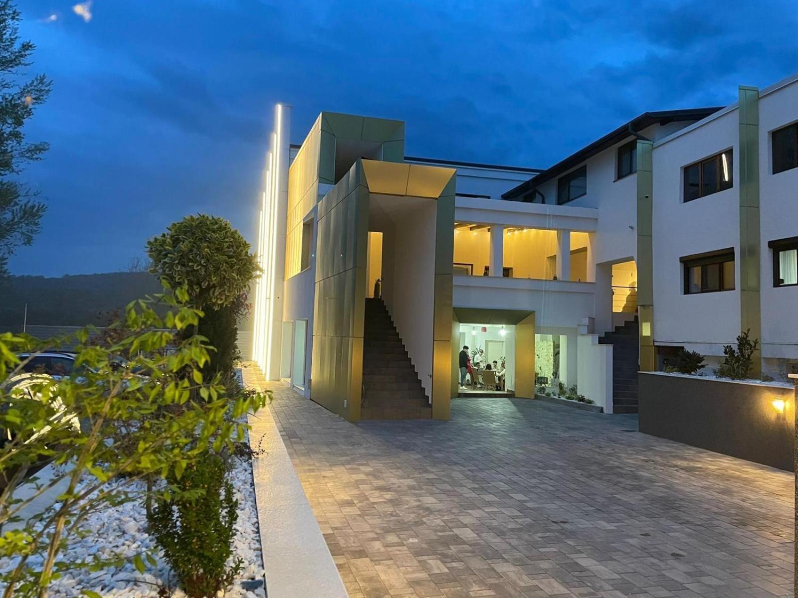 Bed and Breakfast Popasul Lui Gicuta Curtea de Argeş Exterior foto